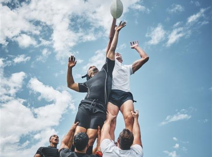 Rugby teams close up